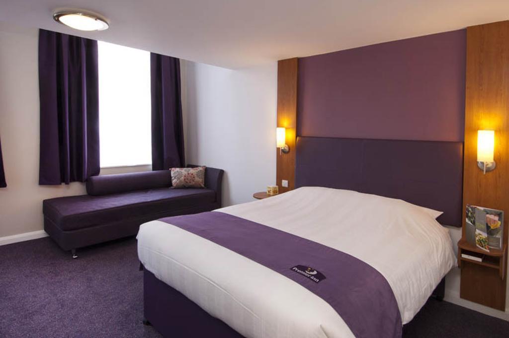 Premier Inn Edinburgh Airport - Newbridge Exterior foto
