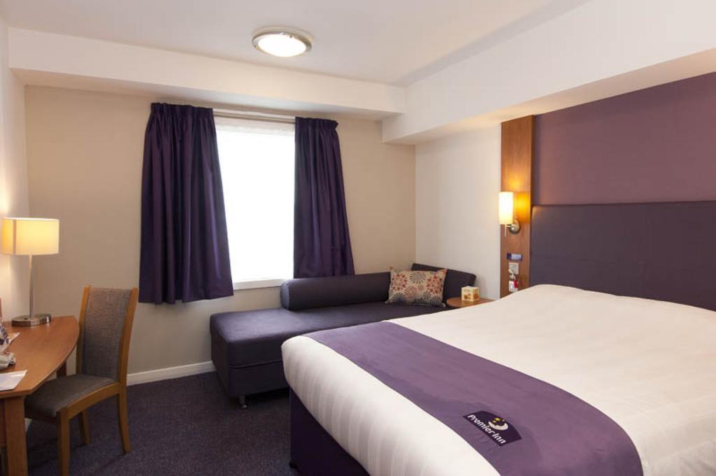 Premier Inn Edinburgh Airport - Newbridge Exterior foto