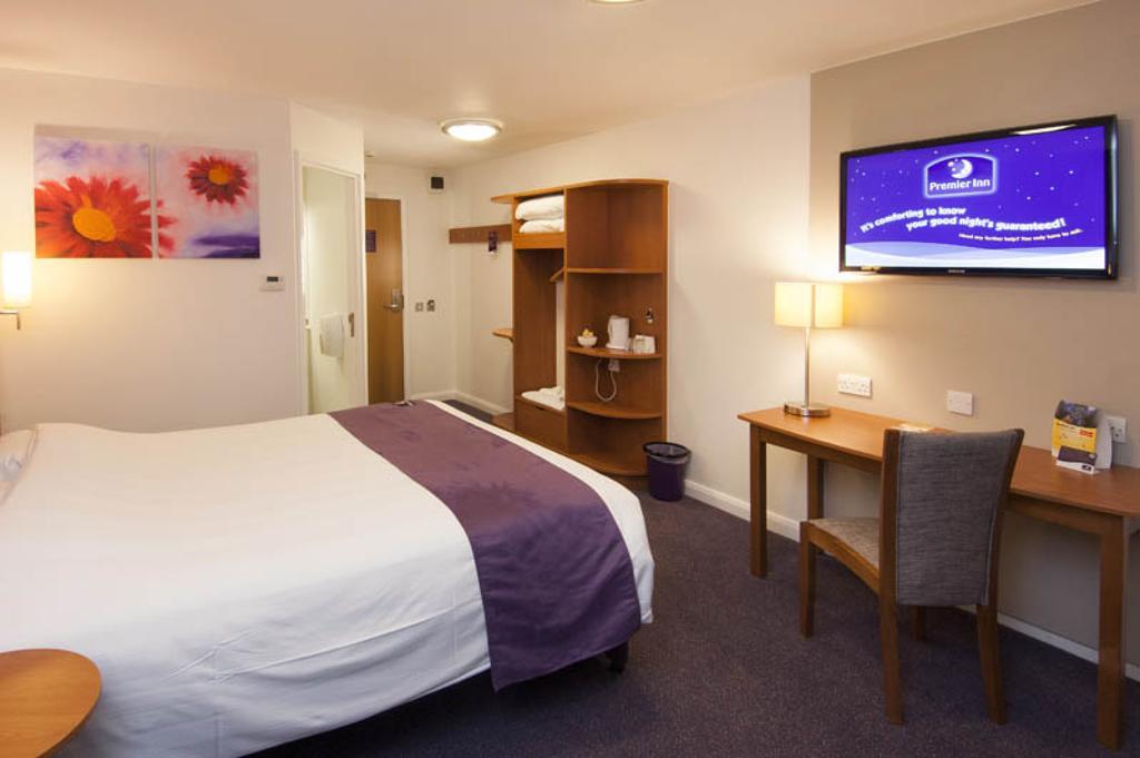 Premier Inn Edinburgh Airport - Newbridge Exterior foto