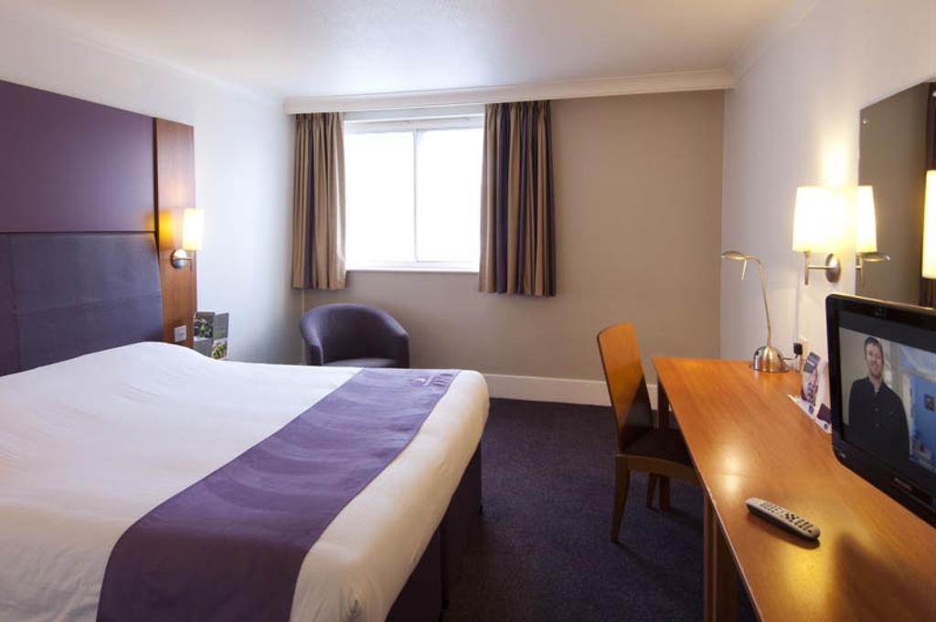 Premier Inn Edinburgh Airport - Newbridge Exterior foto