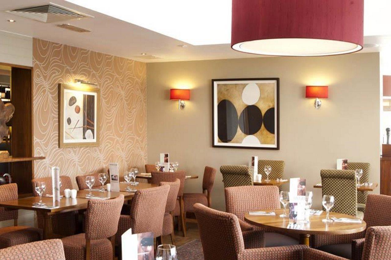 Premier Inn Edinburgh Airport - Newbridge Exterior foto
