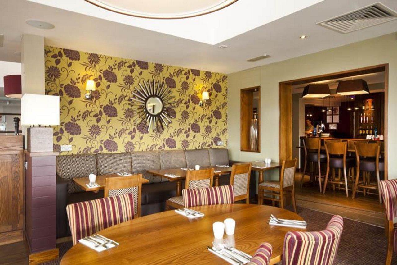 Premier Inn Edinburgh Airport - Newbridge Exterior foto