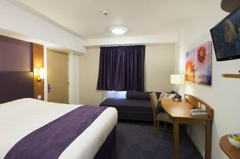 Premier Inn Edinburgh Airport - Newbridge Exterior foto